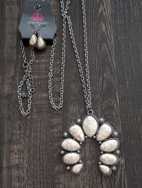 Paparazzi Silvertone  Necklace & Earrings Set NWT